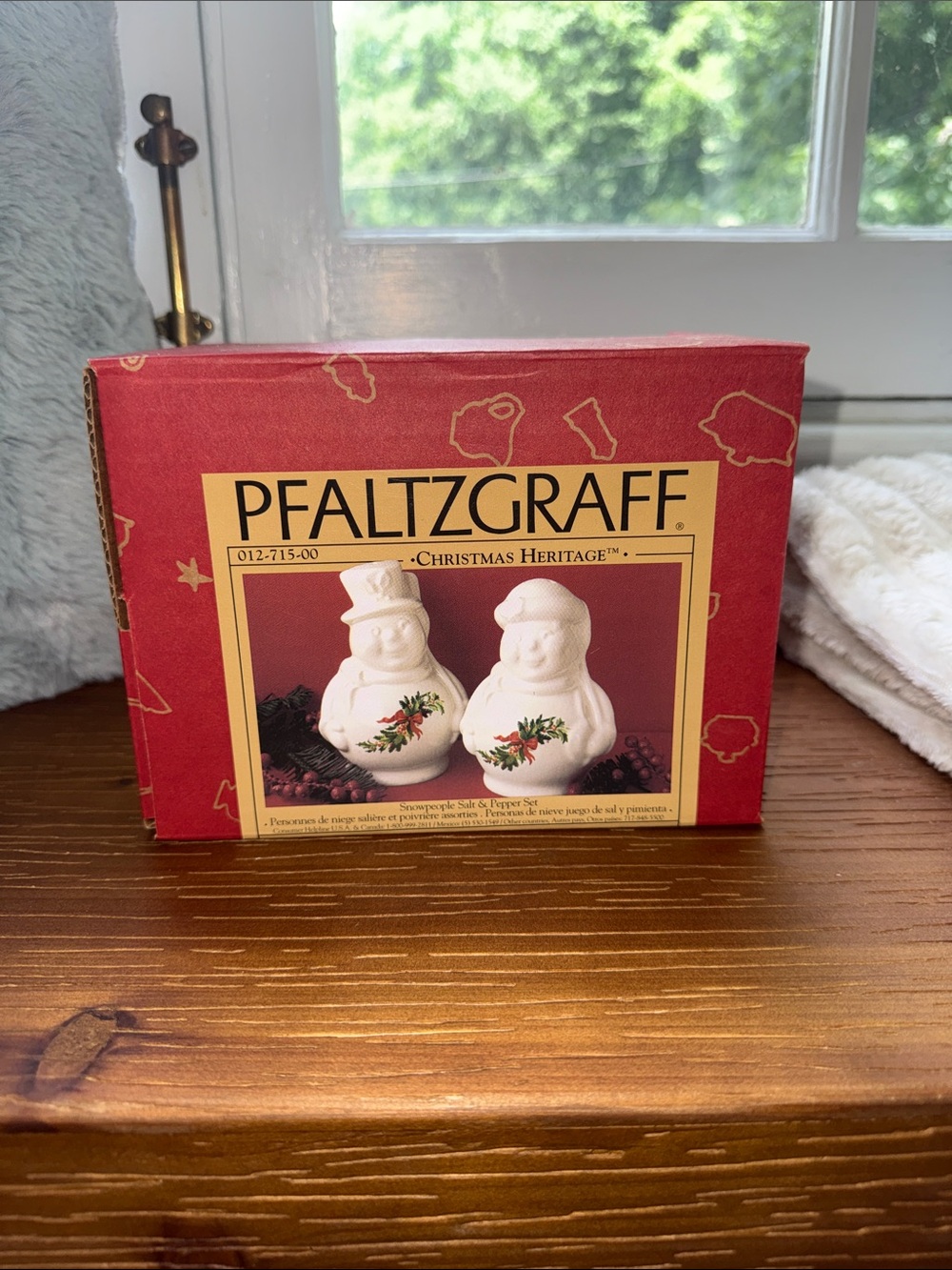 Vintage Pfaltzgraff Winterberry‎ Christmas Heritage Snowpeople Salt and Pepper